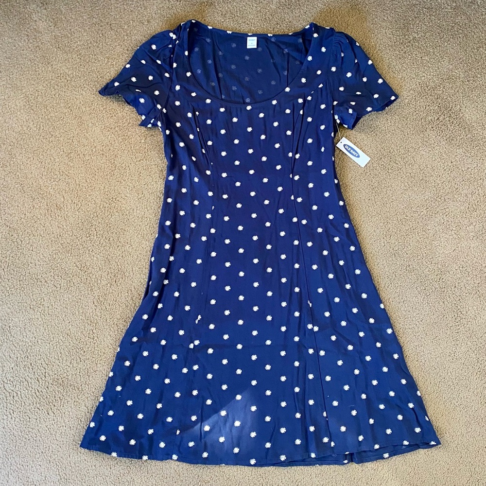 NWT! Cute Daisy Print Dress